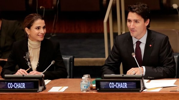 7. Королева Рания, будучи в Нью-Йорке на саммите ООН по вопросам беженцев и мигрантов, бросала не менее восхищенные взгляды на премьер-министра