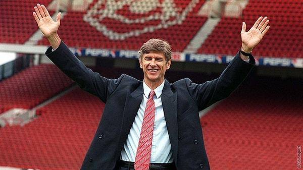 Arsenal yönetimindeki futbol adamları teker teker görevden ayrıldı ve futboldan sorumlu tek isim Wenger oldu