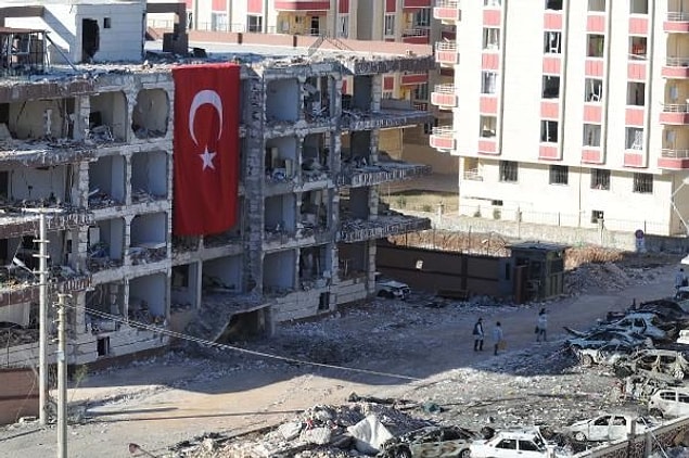 1 ton bomba kullanıldığı tespit edilen saldırıda korkunç tahribat gün ağarınca ortaya çıktı