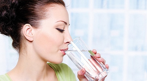 11. Достаточно снизить на 2% содержание воды в организме, как умственные и физические показатели человека падают на 20%