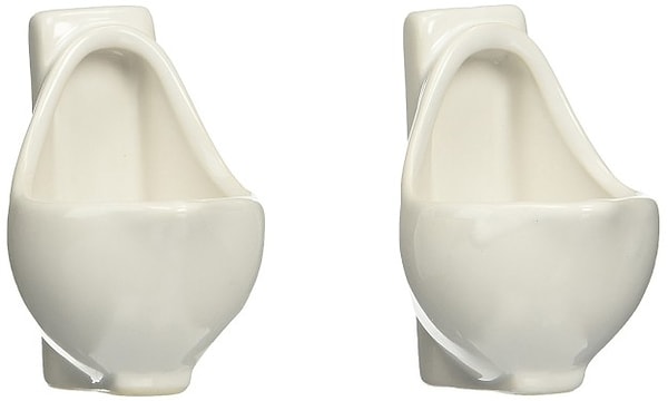 2. Выпив водку из этих стопок в виде писсуаров, вы будете пьяными в стельку.