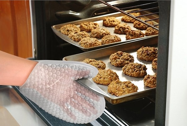 12. А вот эта пузырчатая прихватка не лишит вас тактильных ощущений.