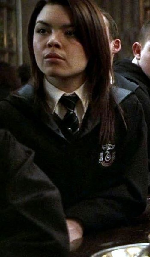 Derginin yeni sayısı Harry Potter oyuncusu Scarlett Byrne'ı da barındırıyor. Tabii biz onu Slytherin'in Pansy Parkinson'ı olarak tanıyoruz. Ancak kendisi aynı zamanda Hugh Hefner'ın oğlu Cooper ile nişanlı.