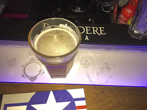 30. Любите холодное пиво? Этот бар имеет барную стойку со встроенной охлаждающей полосой - идеально!