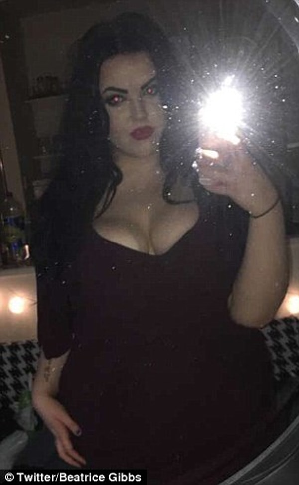 "Великолепная ситуация. У меня есть любимый молодой человек, но он позволяет мне встречаться с другими парнями"