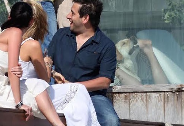 Давайте немного увеличим снимок. Вы видите то, что видим мы?