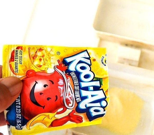 13. Засыпьте пакетик растворимого лимонада в отдел для порошка в посудомоечной машине