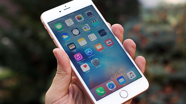 10. Продажи iPhone выше, чем продажи всех устройств и программного обеспечения, производимых корпорацией Microsoft.
