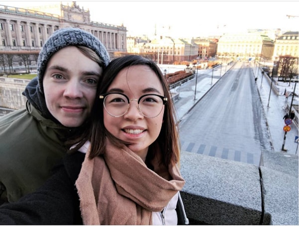 2. Ее похвала определенно запала геймеру в душу, и они решили встретиться.