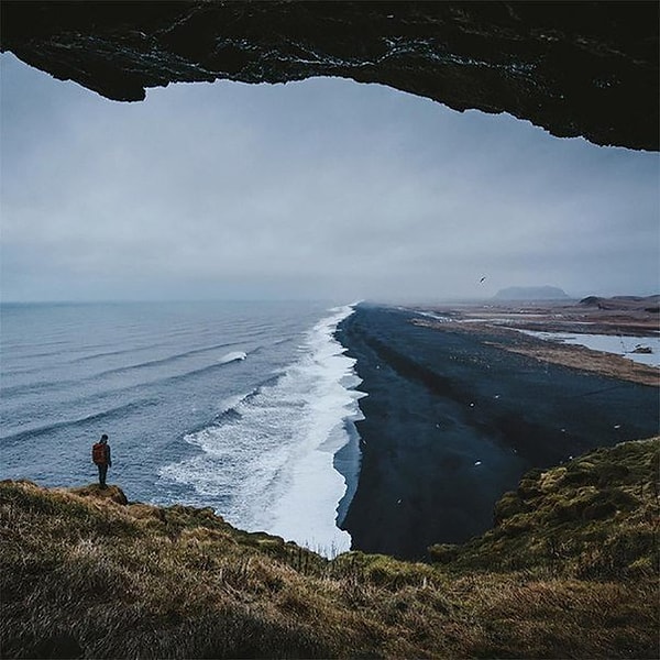 1. Однажды ты возвращаешься к своему обычному окружению, и все кажется другим. Только это не окружение другое. А ты.