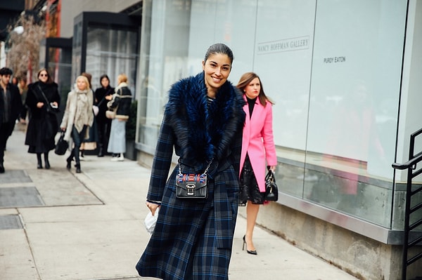 11. Меховой воротник дополнит модный образ!