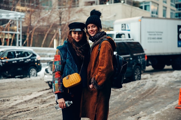 13. Рукава могут быть разными. Это может быть и другая ткань, и отличный рисунок.