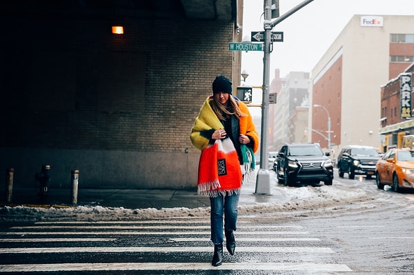 14. Объемные шарфы - не только стильно, но и тепло.