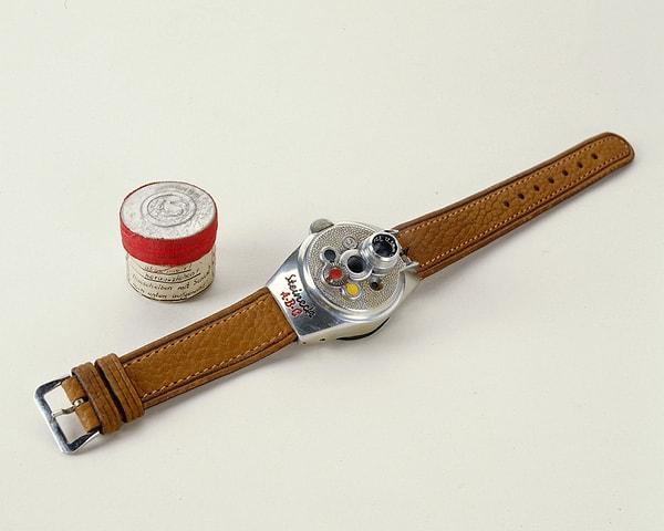 13. Kameralı kol saati, 1949 civarı.