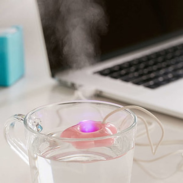 16. Этот милый переносной увлажнитель воздуха заполнит твою комнату лёгким мистическим туманом.