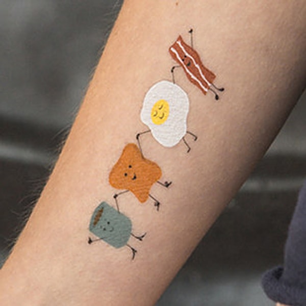 14. А как тебе эти временные татуировки в виде зверька и компашки для завтрака ?