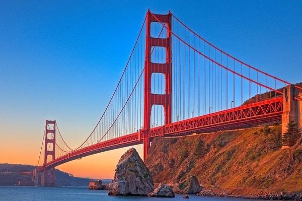 10. Golden Gate Köprüsü'nün rengi