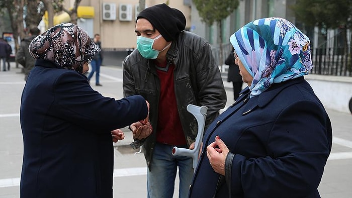 Dilenci Kılığına Giren Zabıta Memuru 15 Dakikada Yaklaşık 80 TL Topladı