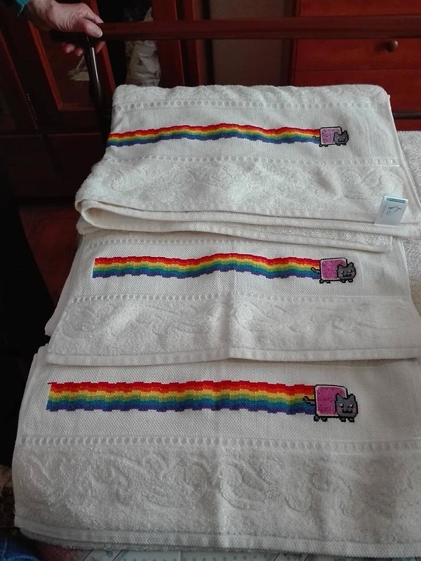 6. "Кажется, моя бабушка в теме"