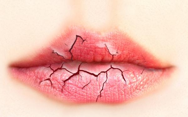 2. Dudaklara doğal lipstick