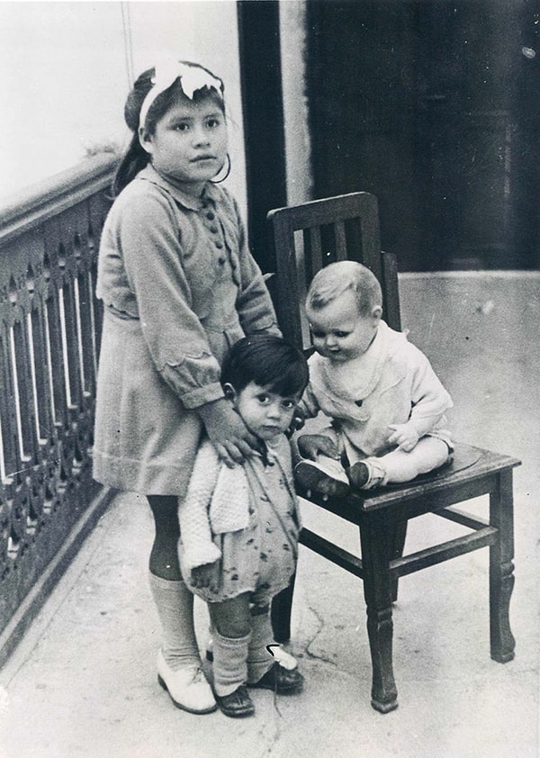 Лину и ее сына растили в родной деревне как брата и сестру. Пока Герардо не исполнилось 10 лет, никто из окружающих не знал правду.