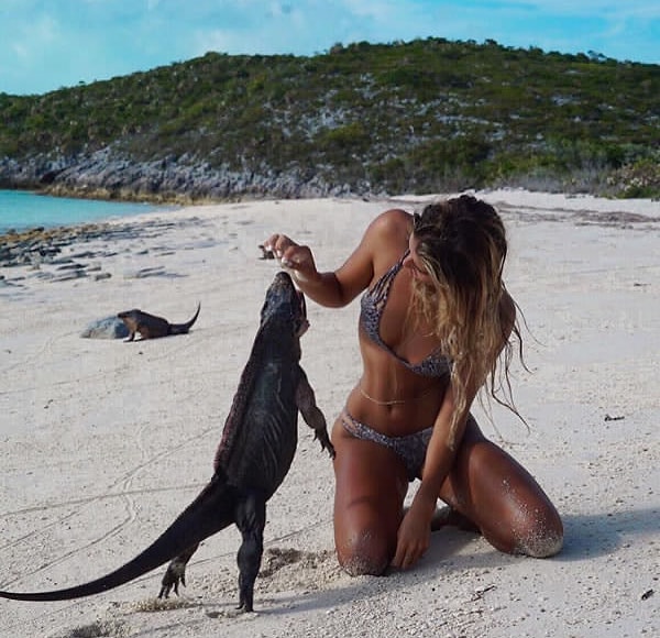 7. Вместе с приходом каникул, список мест, которые посетила Сара, пополнился, к примеру, такими островами, как Бора Бора, Гавайи, Багамы и острова Кука.