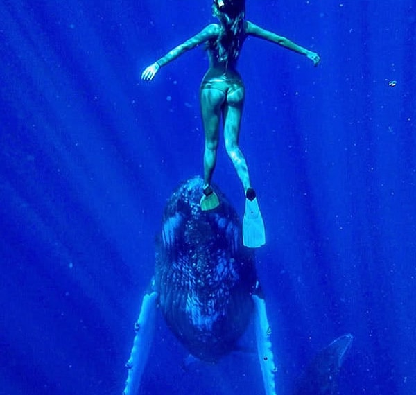 11. Море и океан - особая любовь девушки!