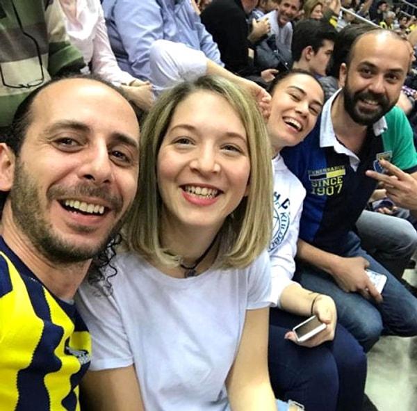 Dün gittikleri Fenerbahçe-Olympiakos basketbol maçı sırasında, sevgilisine evlenme teklifi etti! 💍