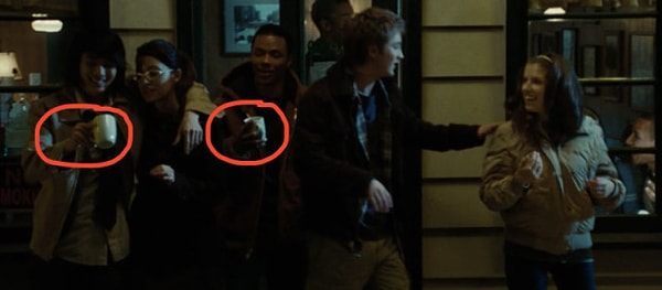 8. Белла видит друзей, покидающих кафе. Вроде все нормально. Вот только зачем они решили прихватить кружки из кафе? Что за клептоманские наклонности?