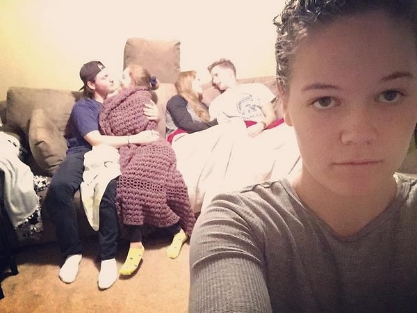 1. Третья лишняя на посиделках