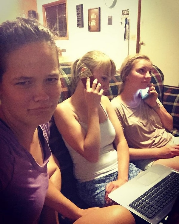 3. Третья лишняя: иногда даже не нужно присутствие половинок, его заменит телефонный звонок