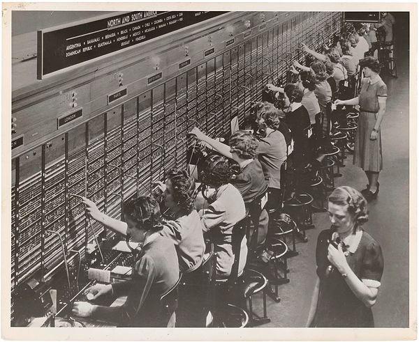 6. Bugün halen telefon santralleri kullanmıyor oluşumuzu borçlu olduğumuz, otomatik telefon anahtarlama sisteminin mucidi Almon Strowger, aslında bir cenazeciydi.