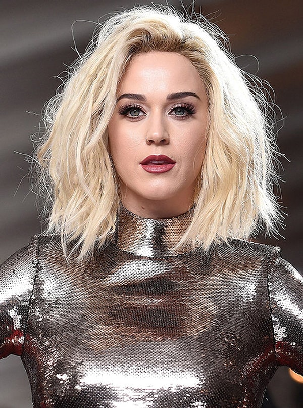 15. 2017 год: платиновая красотка на церемонии вручения премии Грэмми.