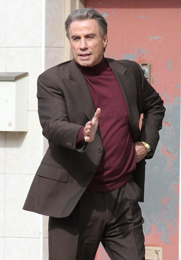 7. John Travolta yakında tamamlanacak olan John Gotti filminin çekimlerindeydi.