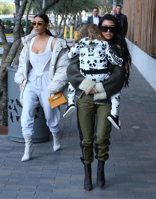 13. Kim Kardashian ve Kourtney Kardashian öğle yemeği yedi.