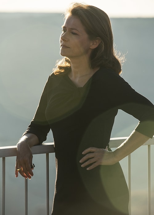Theresa Cullen (Sidse Babett Knudsen) - Vahide Gördüm