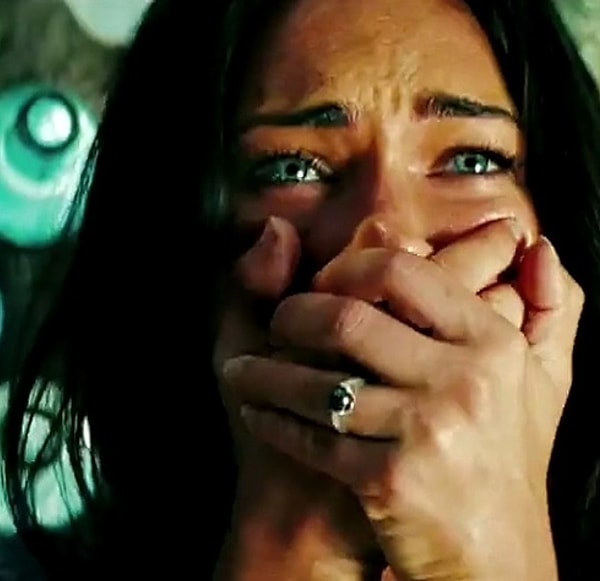 15. Меган Фокс боится сухой бумаги