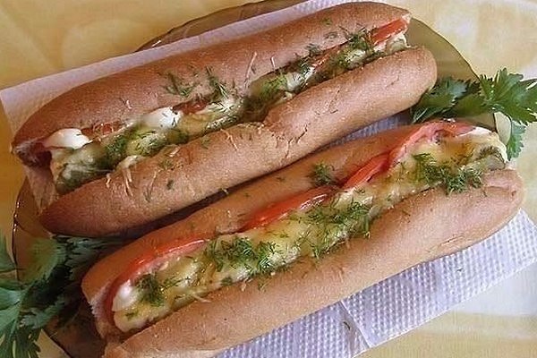 9. Хот-дог с огурцами