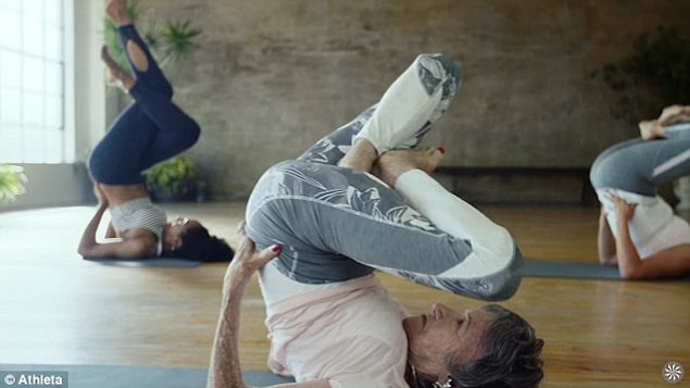 4. Yetenekli olduğu tek şey de yoga değil, bunun yanında dans konusunda da oldukça yetenekli.