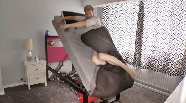 1. Утром выбраться из постели просто нереально