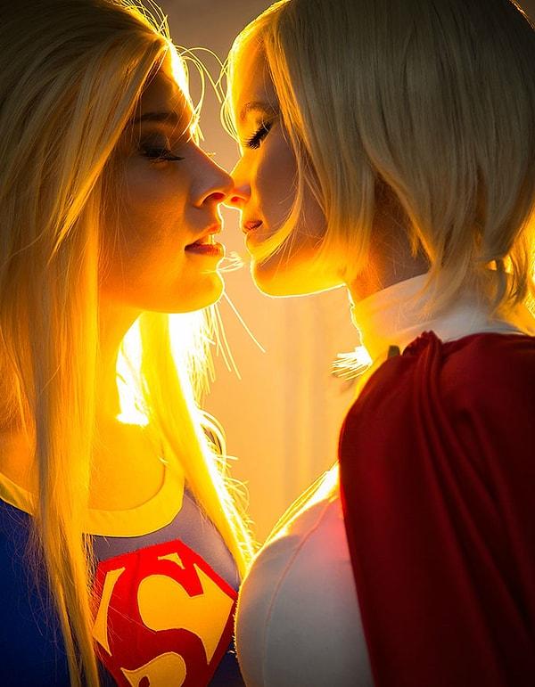 Super Girl ve Power Girl evlendi desek? 🌈
