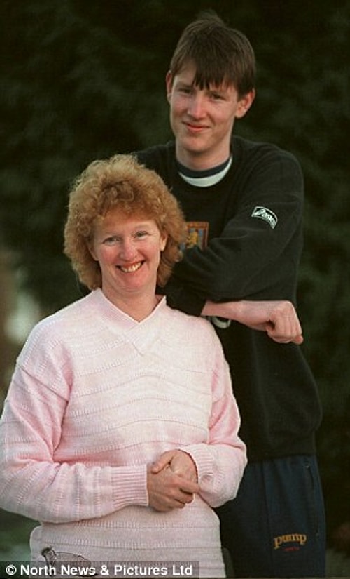 İngiliz dev adam Neil Fingleton geçtiğimiz Cumartesi kalp yetmezliğinden, 36 yaşında hayatını kaybetti.