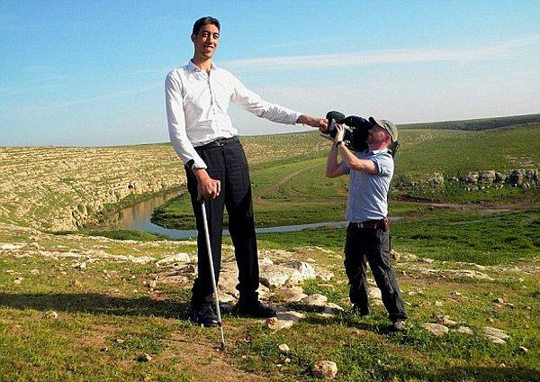 Bu arada dünyanın yaşayan en uzun erkeği rekoru halen Sultan Kösen ile Türkiye'de!