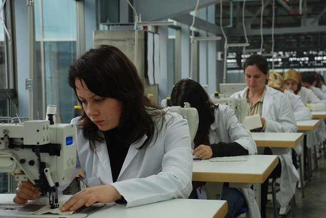 Kasım 2016’da sigortalı ücretli kadın istihdamında Kasım 2015’e göre 40 bin azalış gerçekleşirken, mevsimsellikten arındırılmış Ekim 2016 rakamlarına göre 6 bin azalma yaşandı.