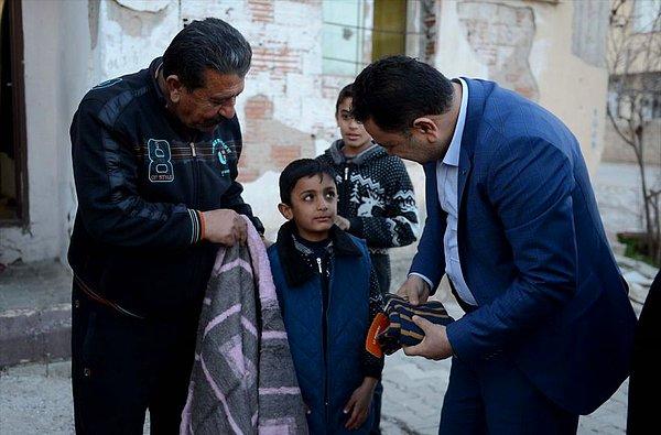 Şehrin Belediye Başkan Vekili Cuma Özdemir, Hüseyin'e ve ailesine teşekkürlerini bildirmek için onları evlerinde ziyaret etti.