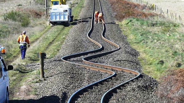 8. Причудливая задумка проектировщика? Или, может, эти рельсы изогнул Халк?
