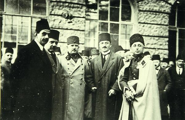Osmanlı Dönemi ve Türkiye Cumhuriyeti'nin ilk yıllarında SOL