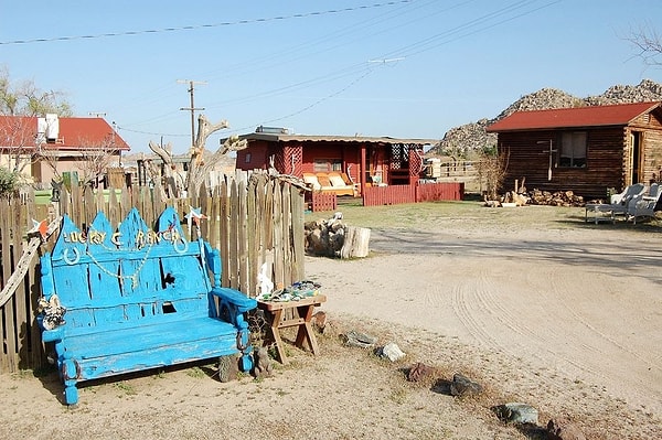 3. Находится это место в Южной Калифорнии, всего в двух часах езды от Лос-Анджелеса, и называется Пайониртаун.