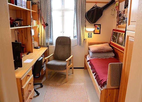 Что ж, думаем, не все заключённые хотят покидать ТАКУЮ тюрьму!