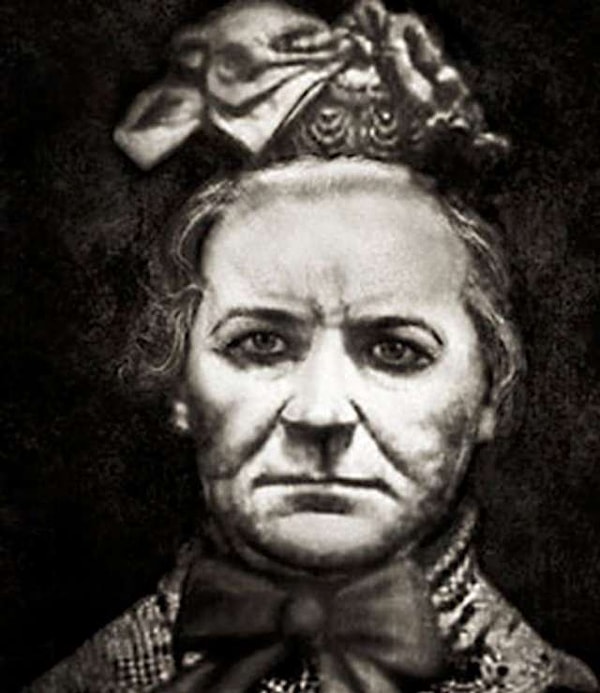 9. Амелия Дайер